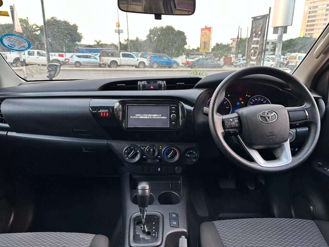 Toyota Hilux View 4